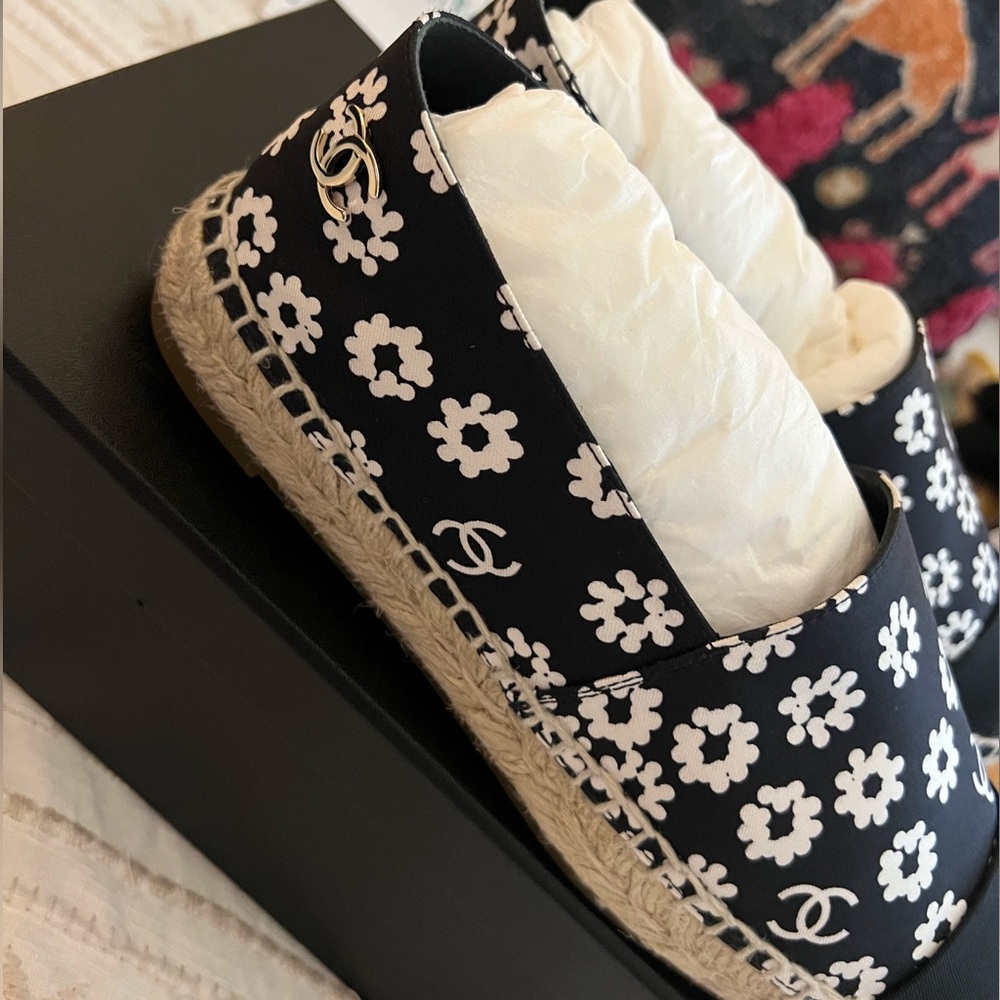 BNIB  22P Chanel floral espadrilles size 37 - Picture 6 of 10